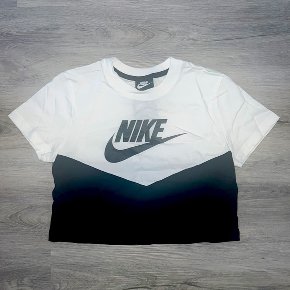 NIKE Crop Top - Picture 2 of 6